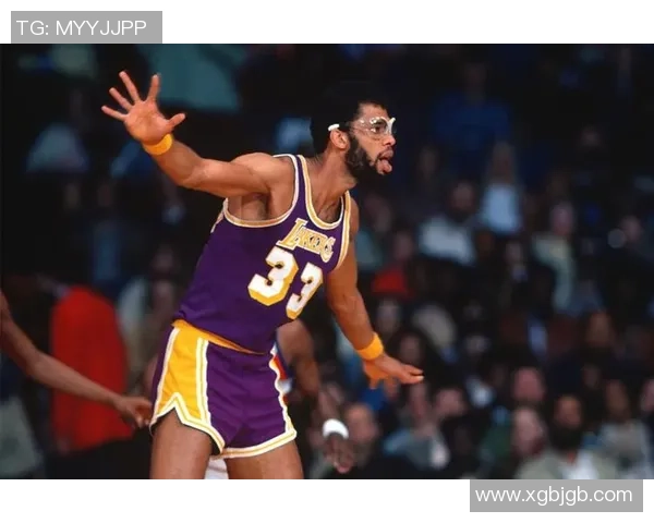 花式足球明星贾巴尔的精彩瞬间与炫酷技艺全景展示